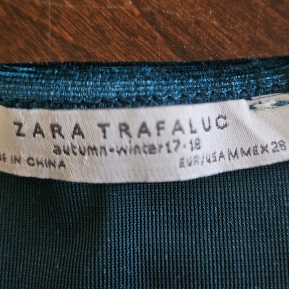 ZARA - MD Trafaluc Emerald Green Velvet Midi Formal Dress - Picture 4 of 11